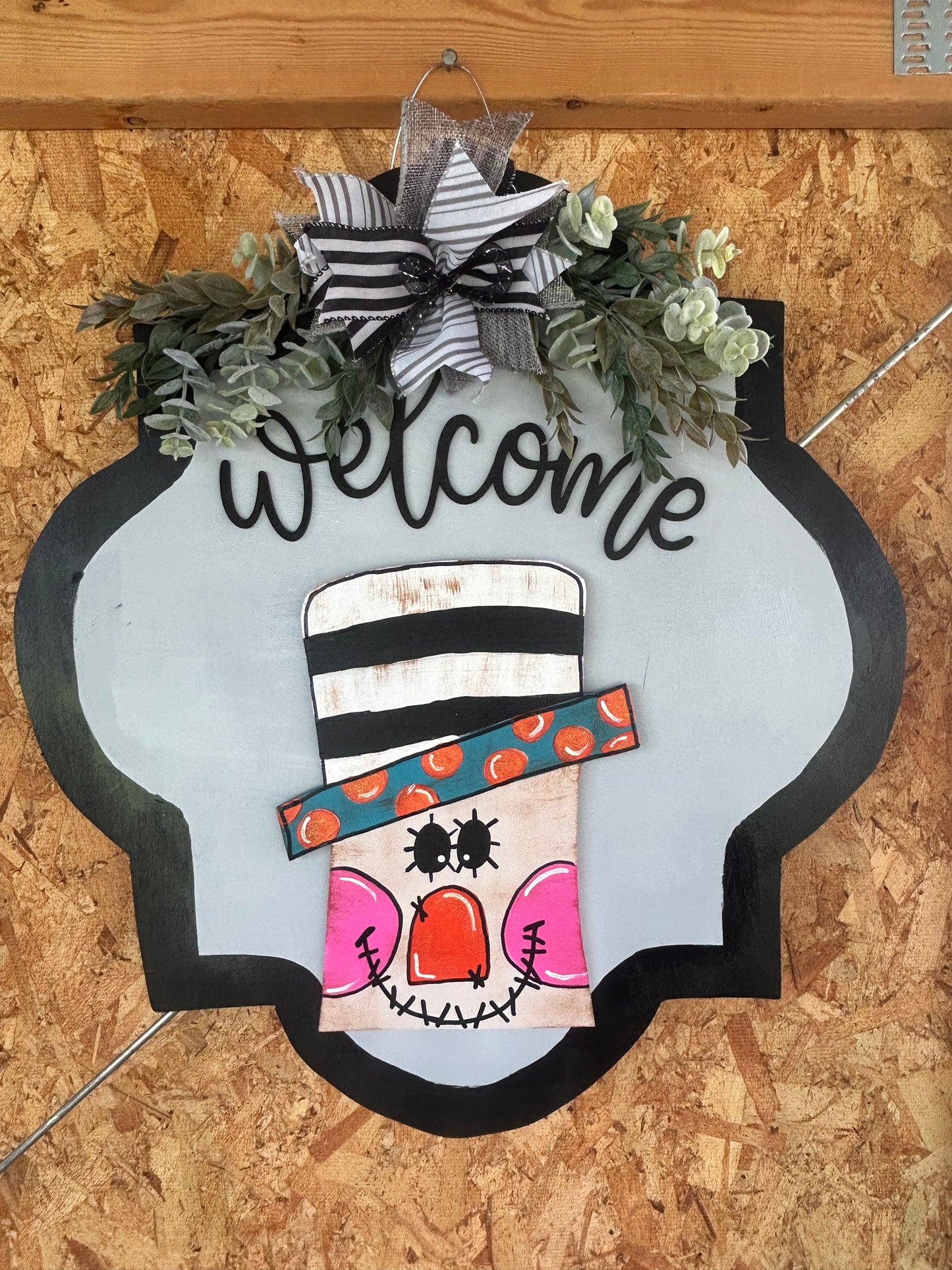 Interchangeable door hanger base